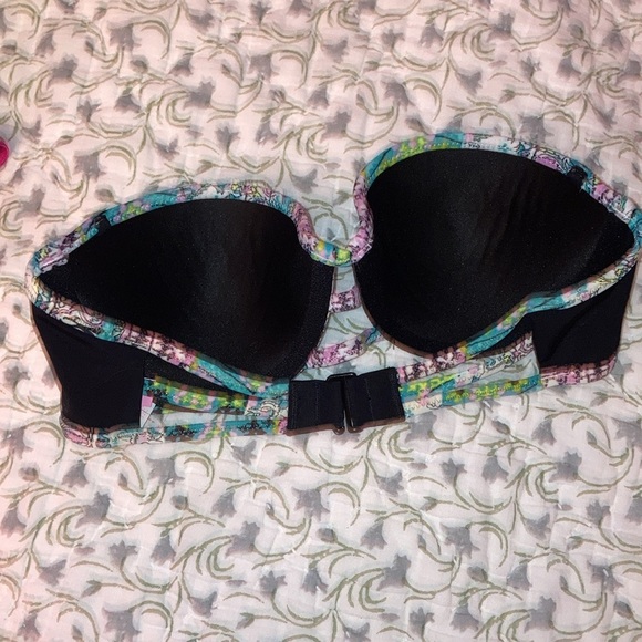 2 for $25 Victoria Secret black pattern bra. 32C - Picture 2 of 3